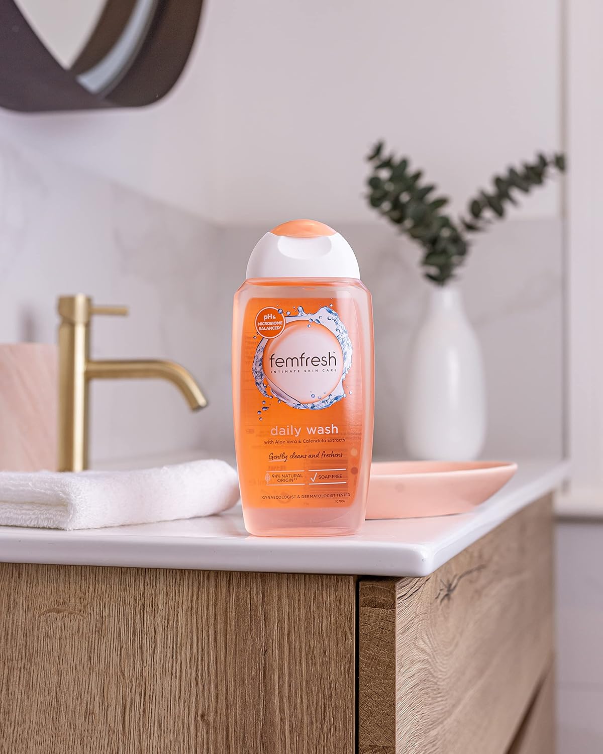 Femfresh INTIMATE WASH 250ML-1