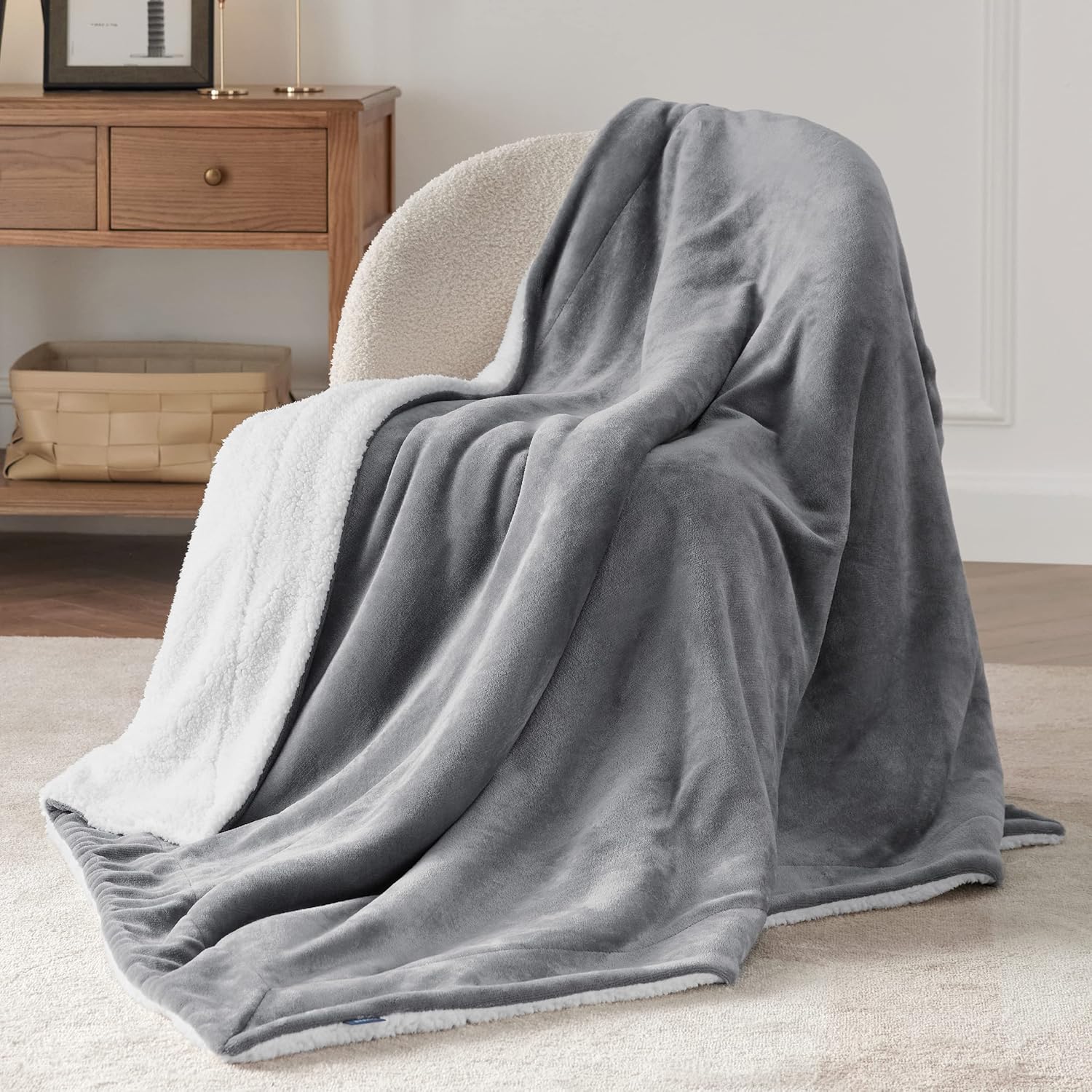 Bedsure Sherpa Fleece Throw Blanket - Fluffy Microfiber Solid Blankets for Bed and Couch Double/Twin Size, Silver Grey, 150x200cm-2