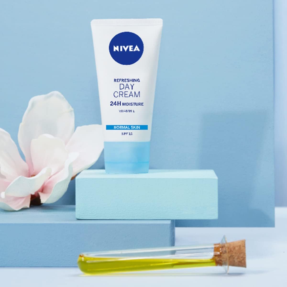 NIVEA Light Moisturising Day Cream, Hydrating Face Cream with Vitamin E, Skin Care Essentials, Intensive Moisturiser, 50 ml (Pack of 1)-5