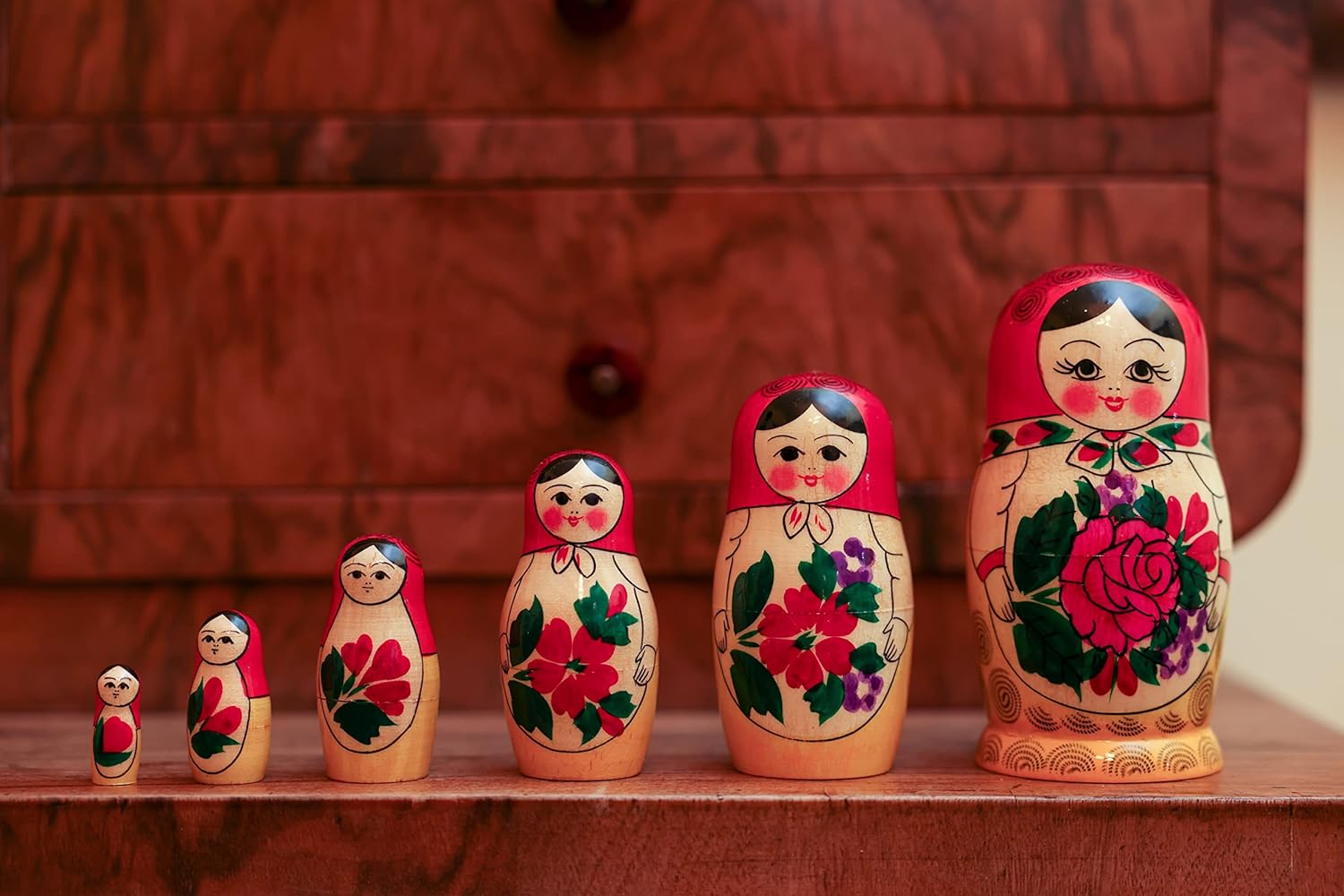 Heka Naturals Semyonov Red Nesting Dolls | All Natural Wooden Matryoshka Doll Set of 6 (13 cm) - Traditional Babushka Home Decor, Wooden Stacking Toys, Handmade Toys & Games, Shape Sorter Accessories-2