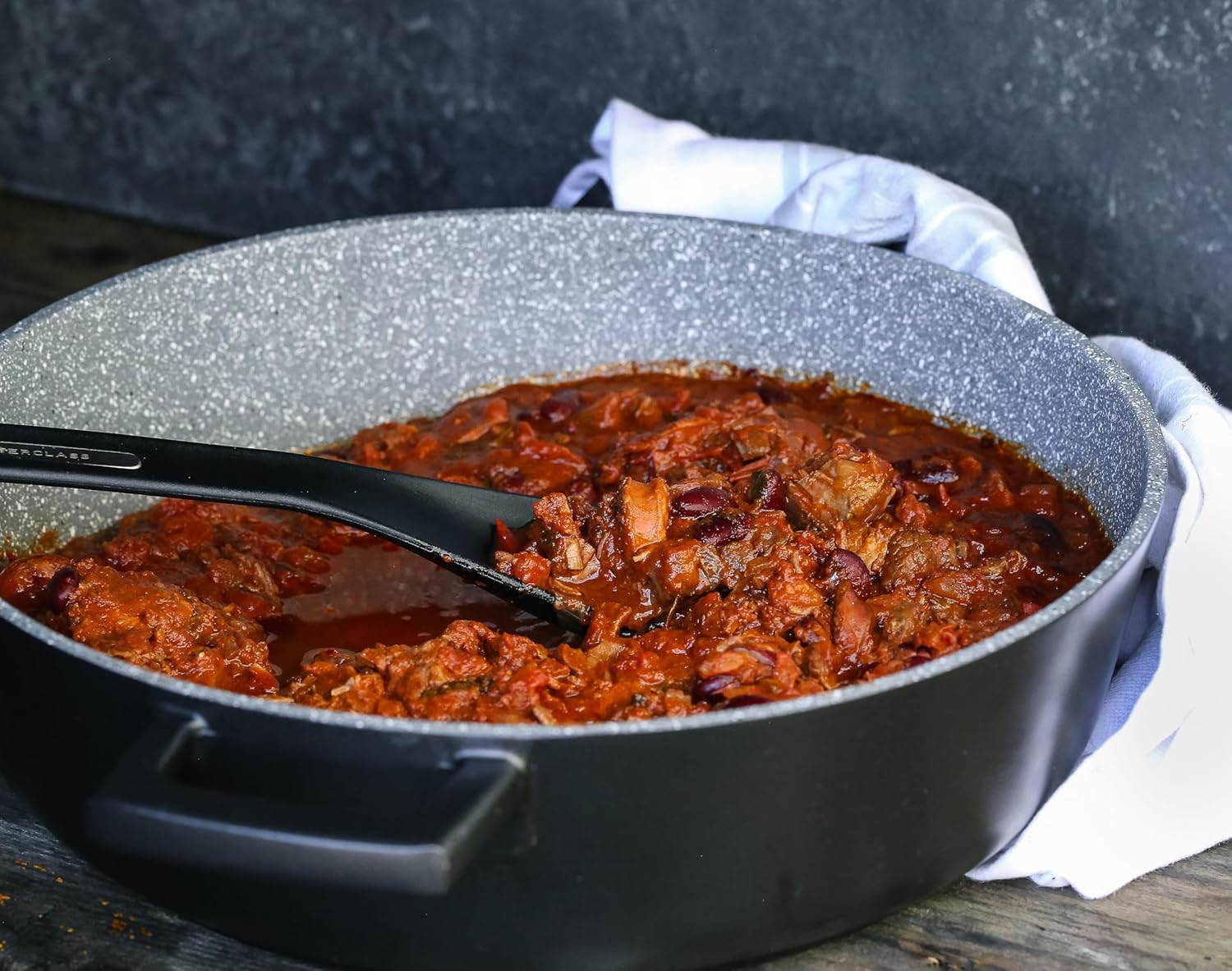 MasterClass Shallow Casserole Dish with Lid 4L/28 cm, Lightweight Cast Aluminium, Induction Hob and Oven Safe, Black-3