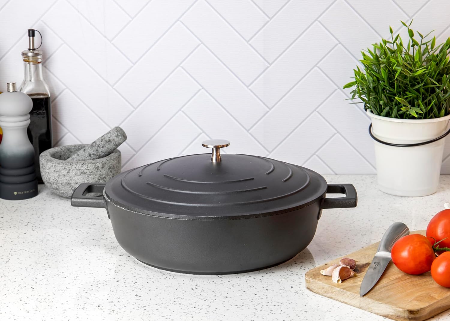 MasterClass Shallow Casserole Dish with Lid 4L/28 cm, Lightweight Cast Aluminium, Induction Hob and Oven Safe, Black-5