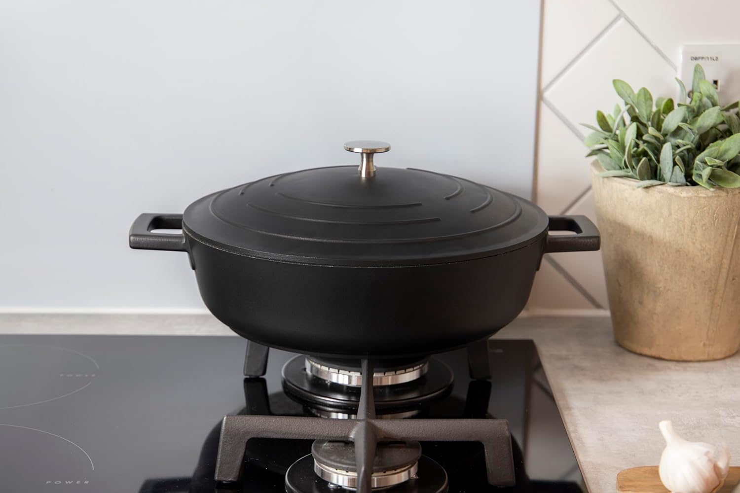 MasterClass Shallow Casserole Dish with Lid 4L/28 cm, Lightweight Cast Aluminium, Induction Hob and Oven Safe, Black-7