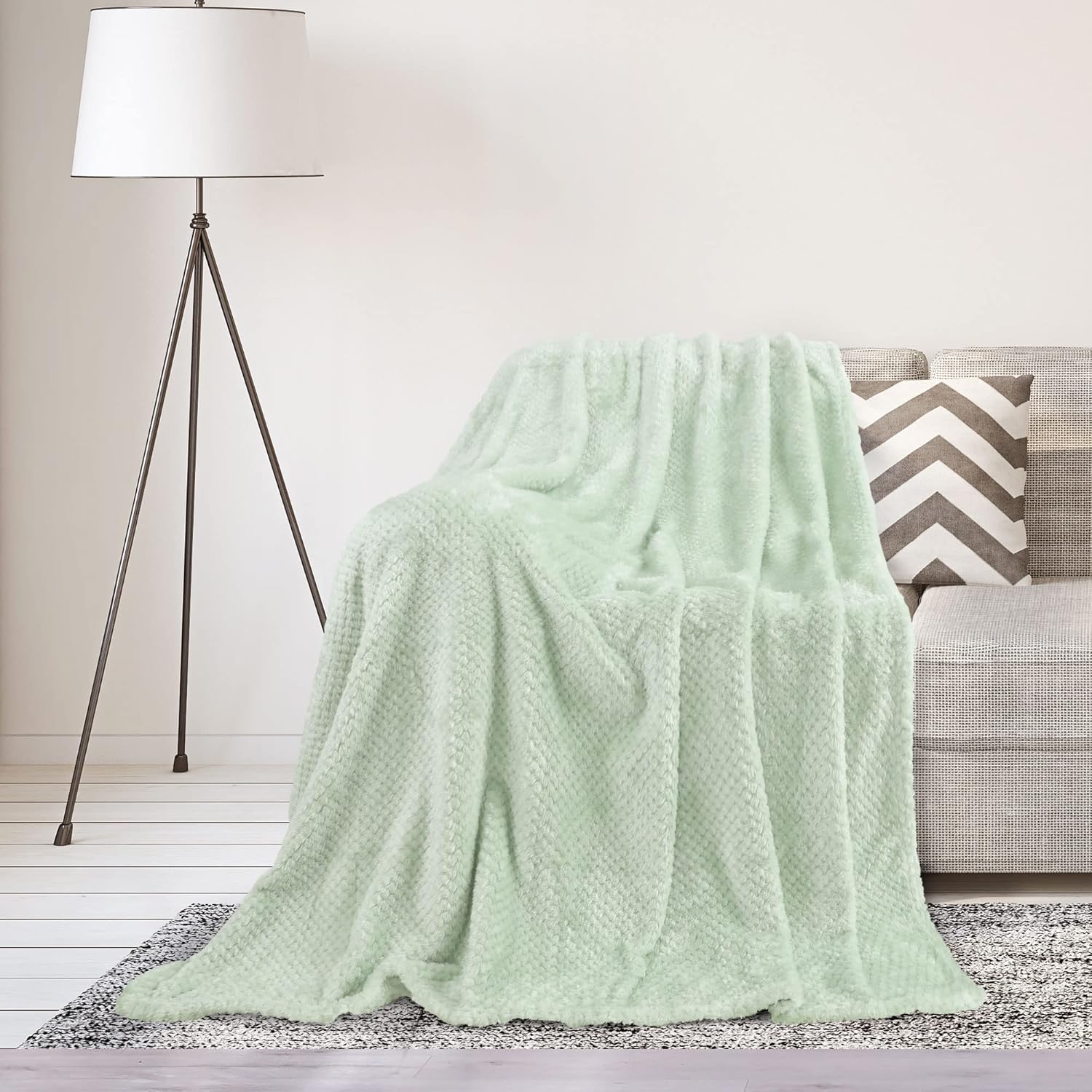 sourcing map Flannel Fleece Bed Blankets, Soft Warm Microfiber Blanket, Mesh Fuzzy Plush 330GSM Lightweight Decorative Solid Blankets for Bed Pale Green 130 x 150cm-1