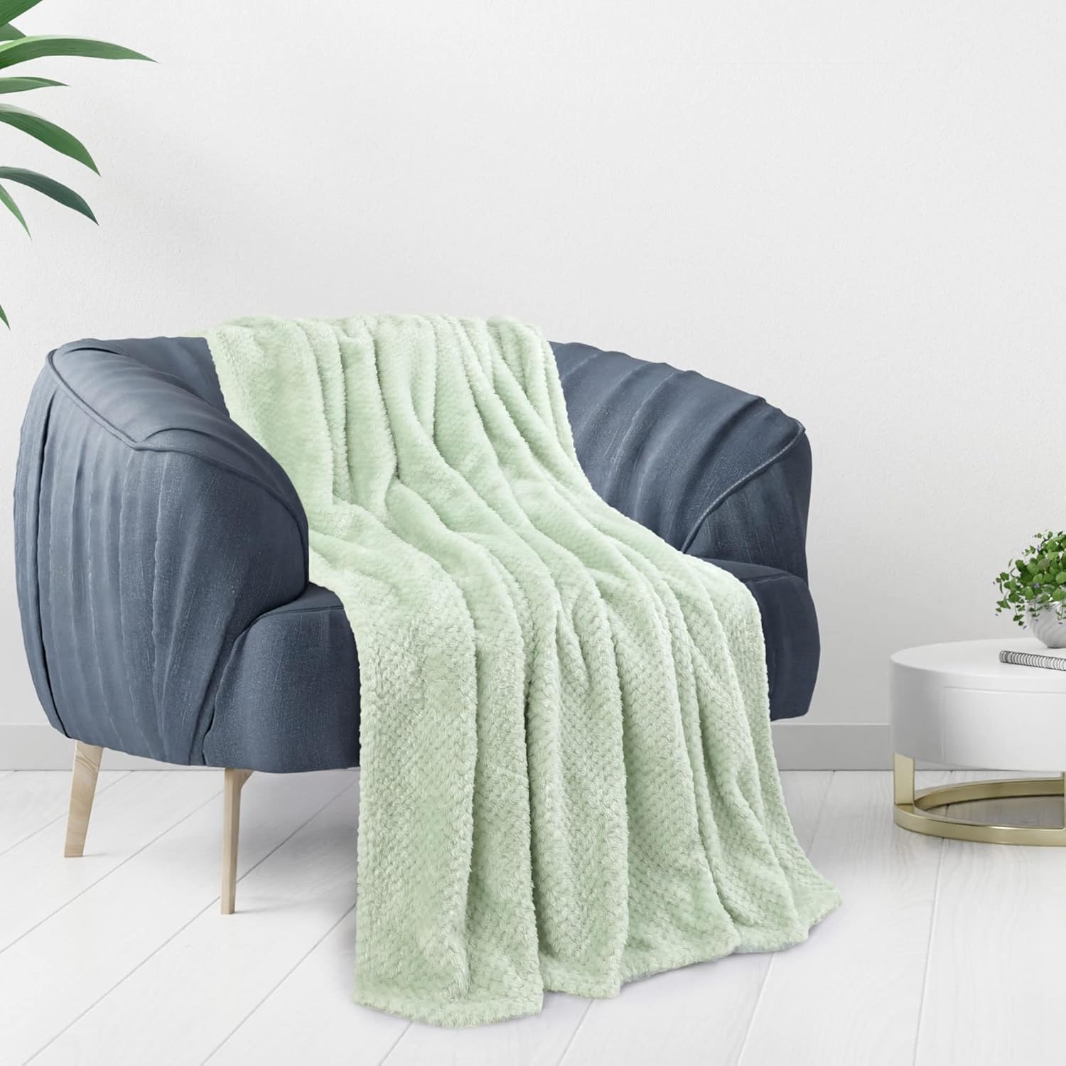 sourcing map Flannel Fleece Bed Blankets, Soft Warm Microfiber Blanket, Mesh Fuzzy Plush 330GSM Lightweight Decorative Solid Blankets for Bed Pale Green 130 x 150cm-2