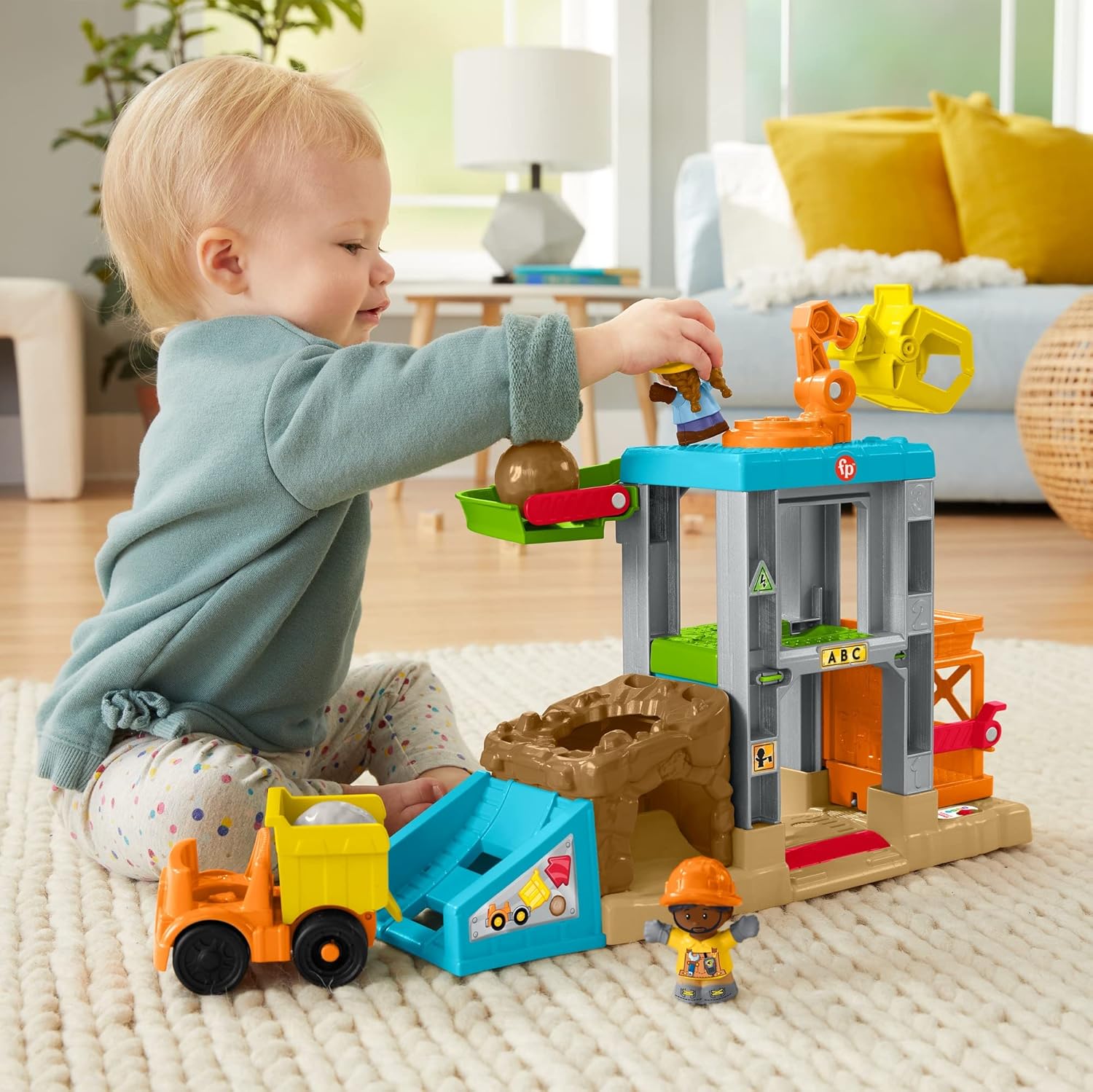 Fisher-Price Little People Load Up Construction Site Playset with Music, Sounds and Toy Dump Truck for Toddlers and Preschool Kids-10