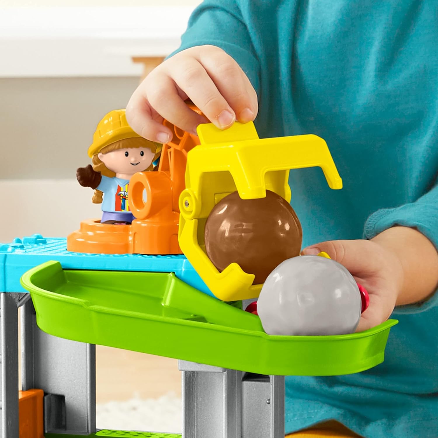 Fisher-Price Little People Load Up Construction Site Playset with Music, Sounds and Toy Dump Truck for Toddlers and Preschool Kids-3