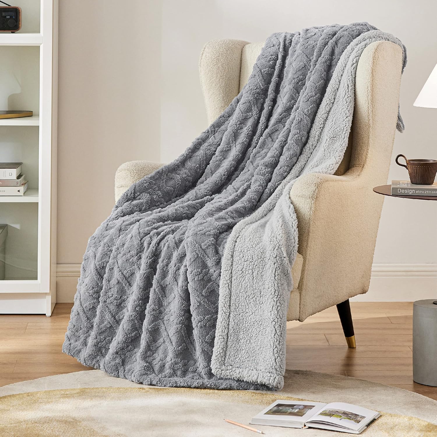 Bedsure Sherpa Fleece Throw Blanket - Fluffy Fuzzy Soft Warm Jacquard Coral Fleece Blanket for Sofa, Bed and Couch, Single, Grey, 130x150 cm-1