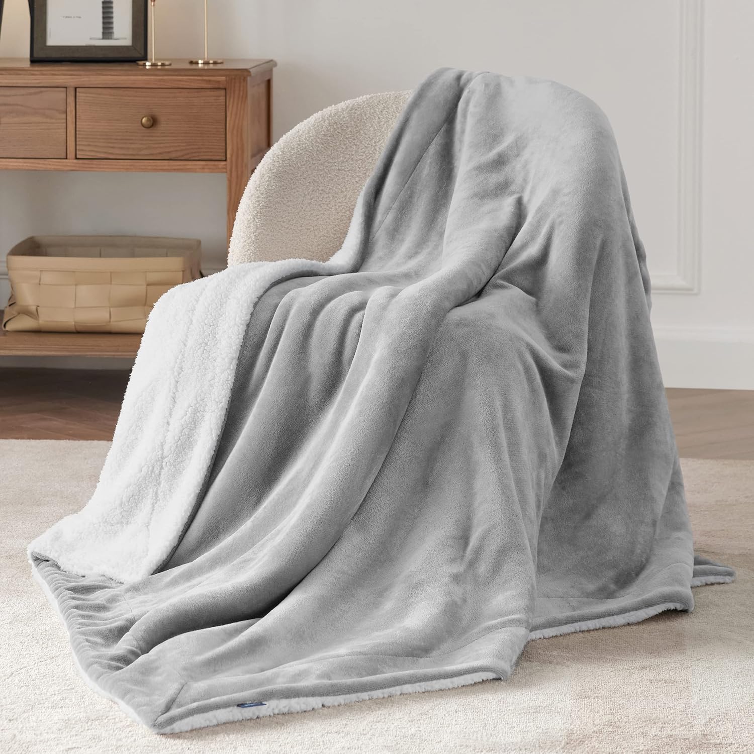 Bedsure Sherpa Fleece Throw Blanket - Fluffy Microfiber Solid Blankets for Bed and Couch Double/Twin Size, Light Grey, 150x200cm-2