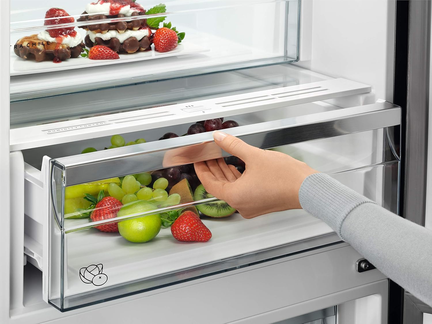 AEG 6000 Series Fridge Freezer RCB636E2MX Twintech® NoFrost 266/101 litres, Stainless Steel with Antifingerprint & Grey-3