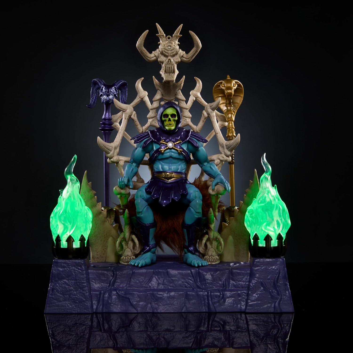 Masters of the Universe Masterverse Skeletor Action Figure & Throne Pack, MOTU Toy, Lighted Sconces, Removable Hood & Cape, 2 Staff Accessories, HXX63-2