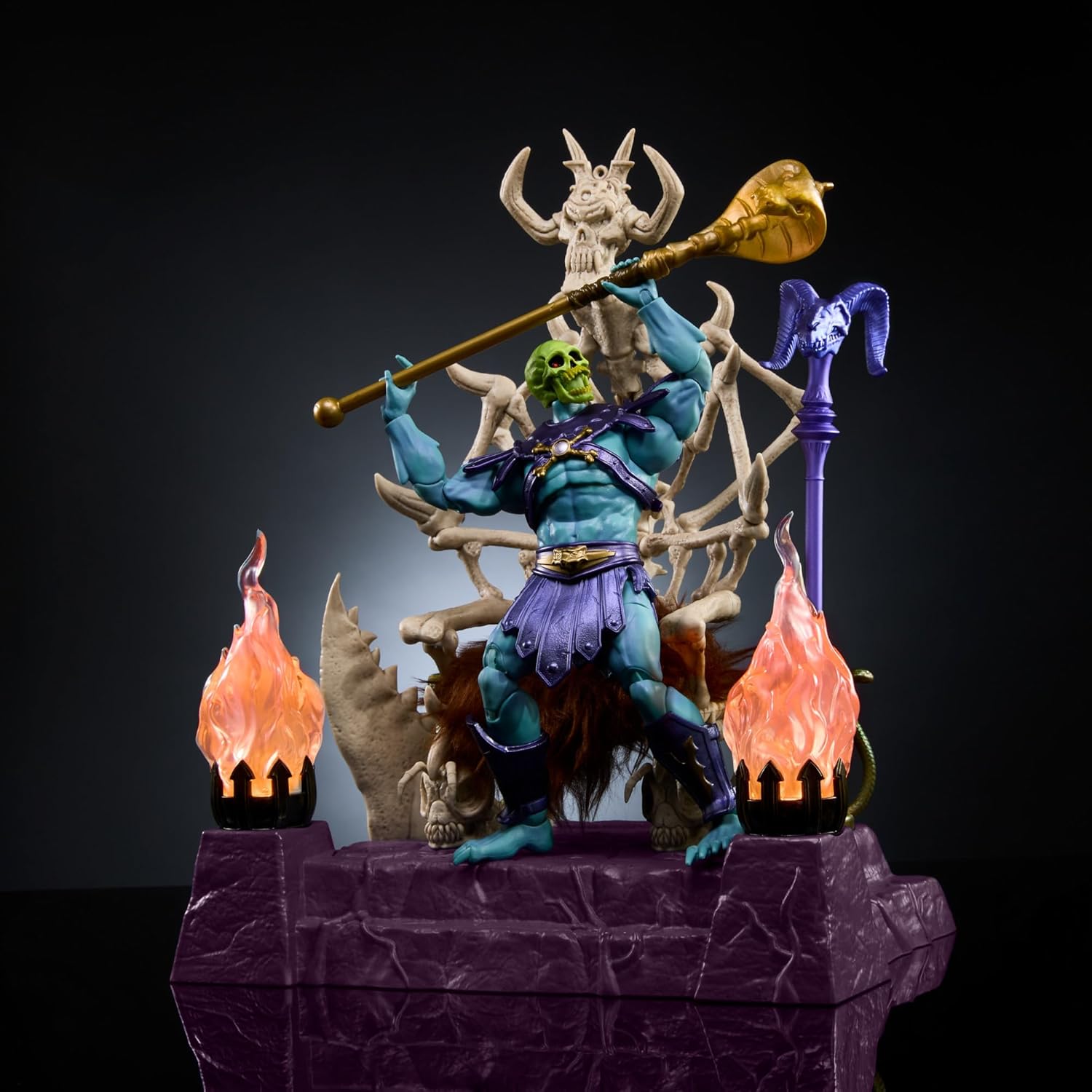 Masters of the Universe Masterverse Skeletor Action Figure & Throne Pack, MOTU Toy, Lighted Sconces, Removable Hood & Cape, 2 Staff Accessories, HXX63-3