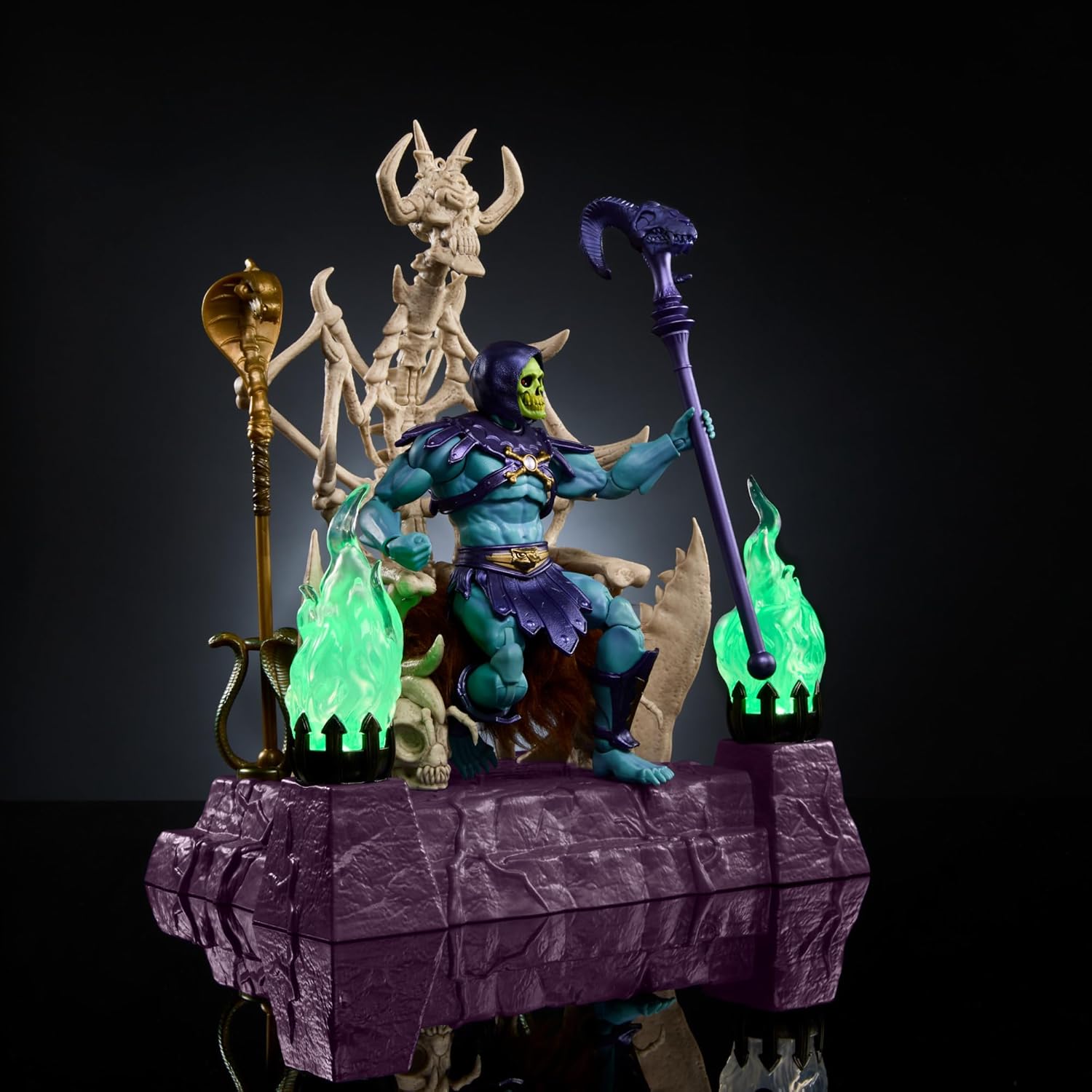 Masters of the Universe Masterverse Skeletor Action Figure & Throne Pack, MOTU Toy, Lighted Sconces, Removable Hood & Cape, 2 Staff Accessories, HXX63-4