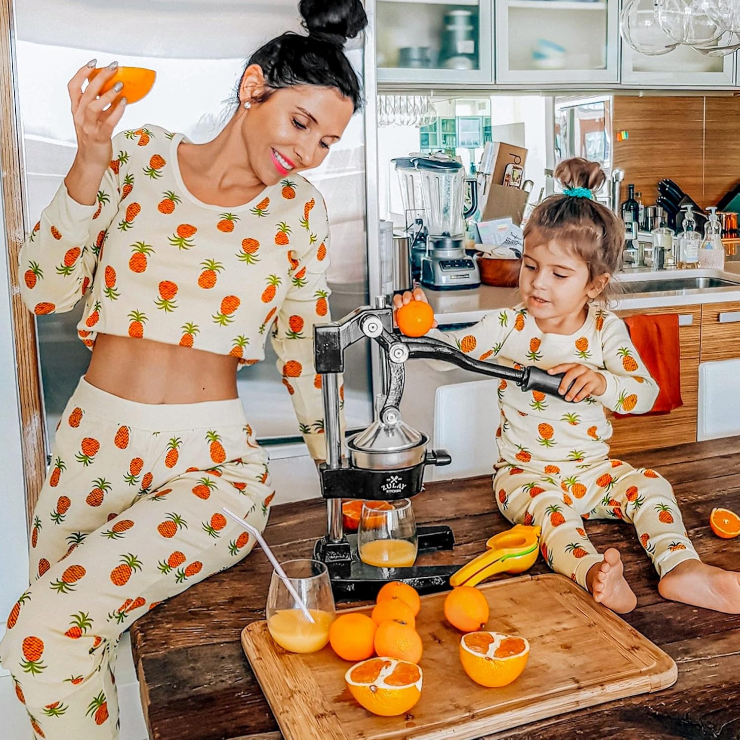 Zulay Kitchen Cast-Iron Orange Juice Squeezer - Heavy-Duty, Easy-to-Clean, Professional Citrus Juicer - Durable Stainless Steel Lemon Squeezer - Sturdy Manual Citrus Press & Orange Squeezer (Black)-6