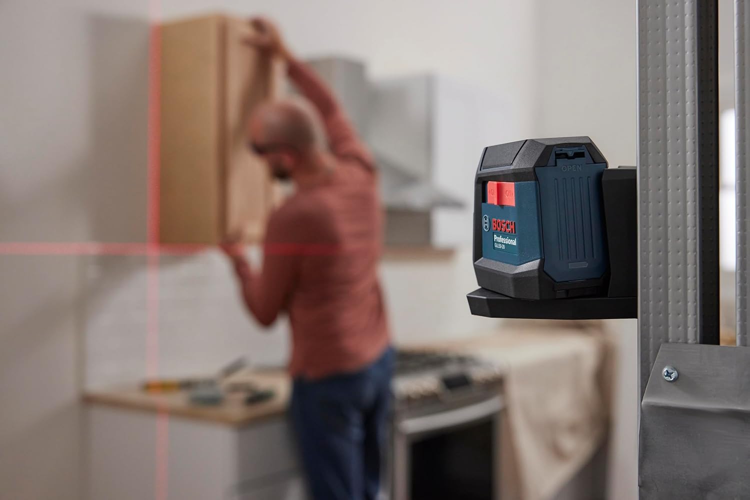 BOSCH GLL50-20 50 Ft Self-Leveling Cross-Line Laser, Includes Integrated Magnetic Mount & 2 AA Batteries-5